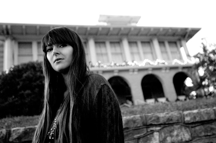 femme et velo cecilia