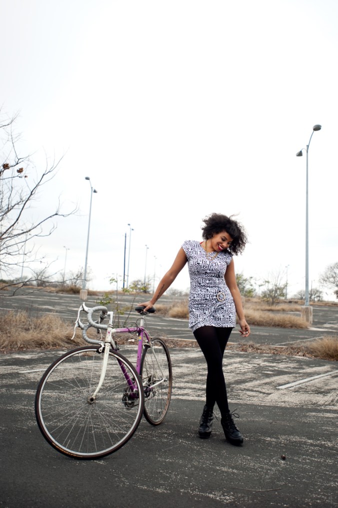 mike andrick portrait femme et velo khaliah