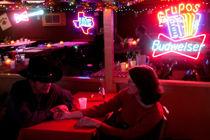 couple at the broken spoke austin
