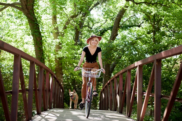 llindsay white femme et velo